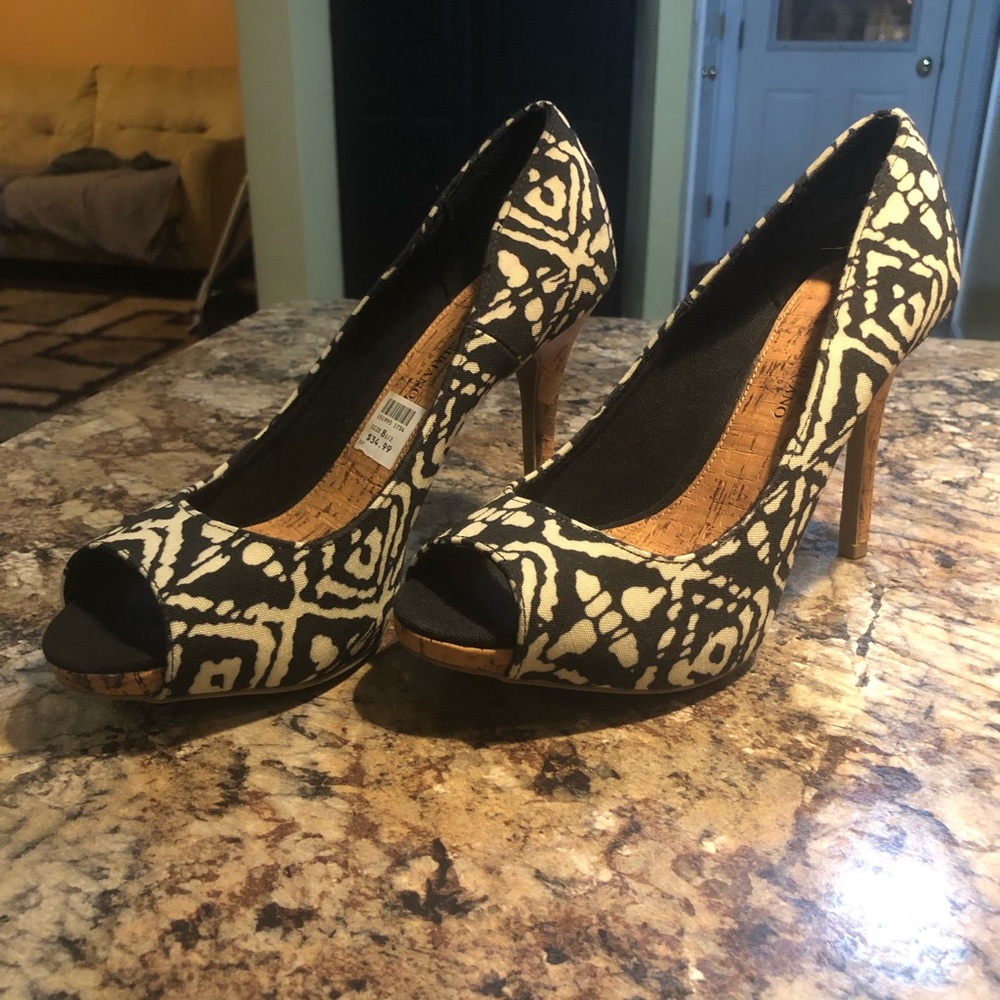 Heels - Picture 1 of 1